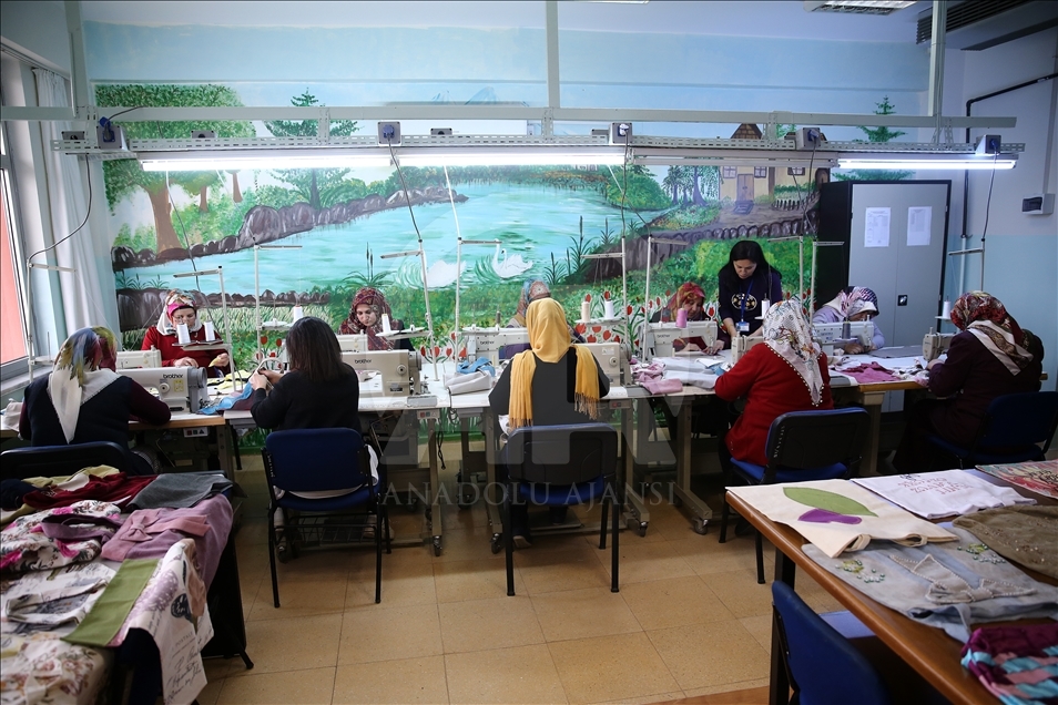 Atık tekstil ürünleri alışveriş çantasına dönüşüyor