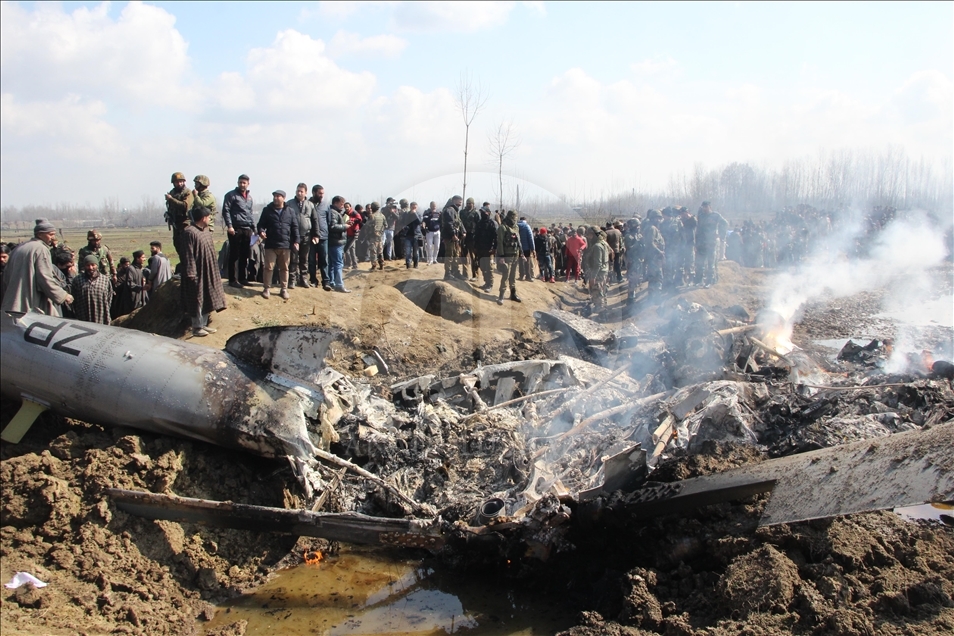Four killed as Indian aircraft crashes in Kashmir