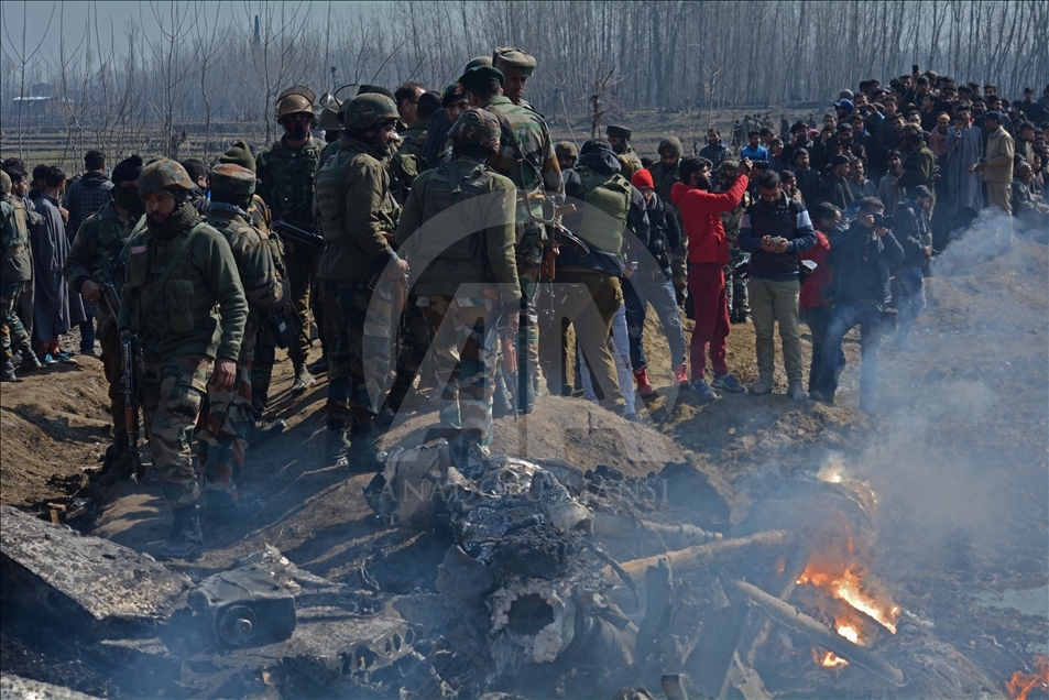 Four killed as Indian aircraft crashes in Kashmir
