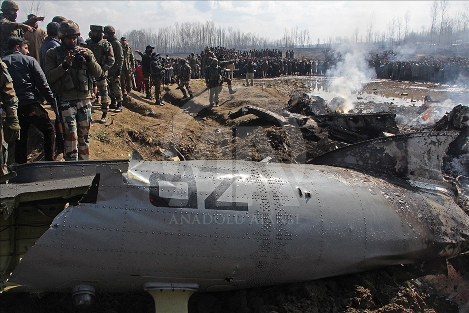 Four killed as Indian aircraft crashes in Kashmir