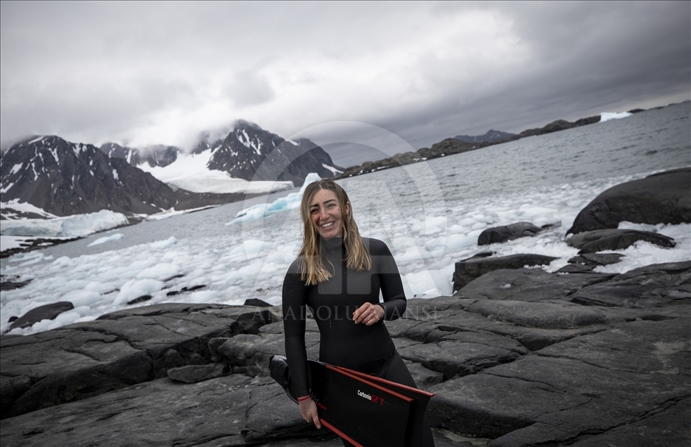 Турецкая спортсменка вновь совершила погружение в Антарктике
