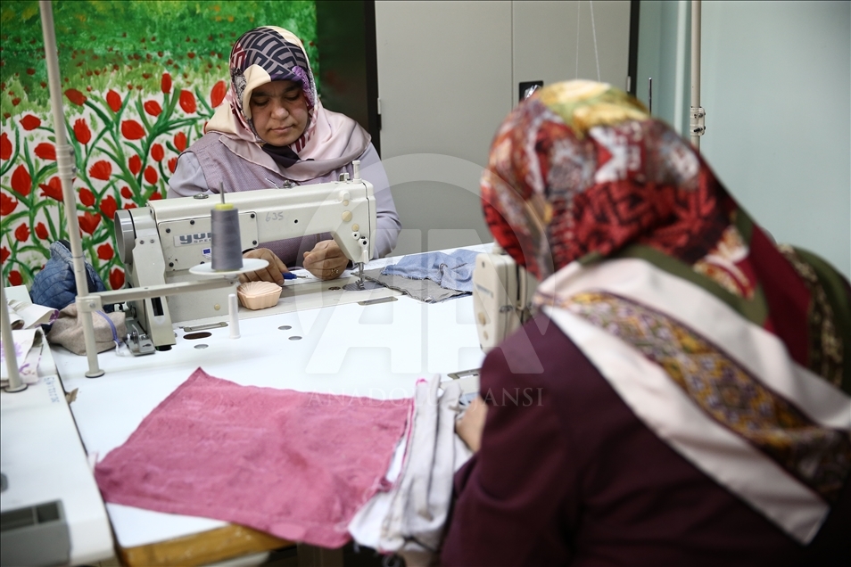 Atık tekstil ürünleri alışveriş çantasına dönüşüyor