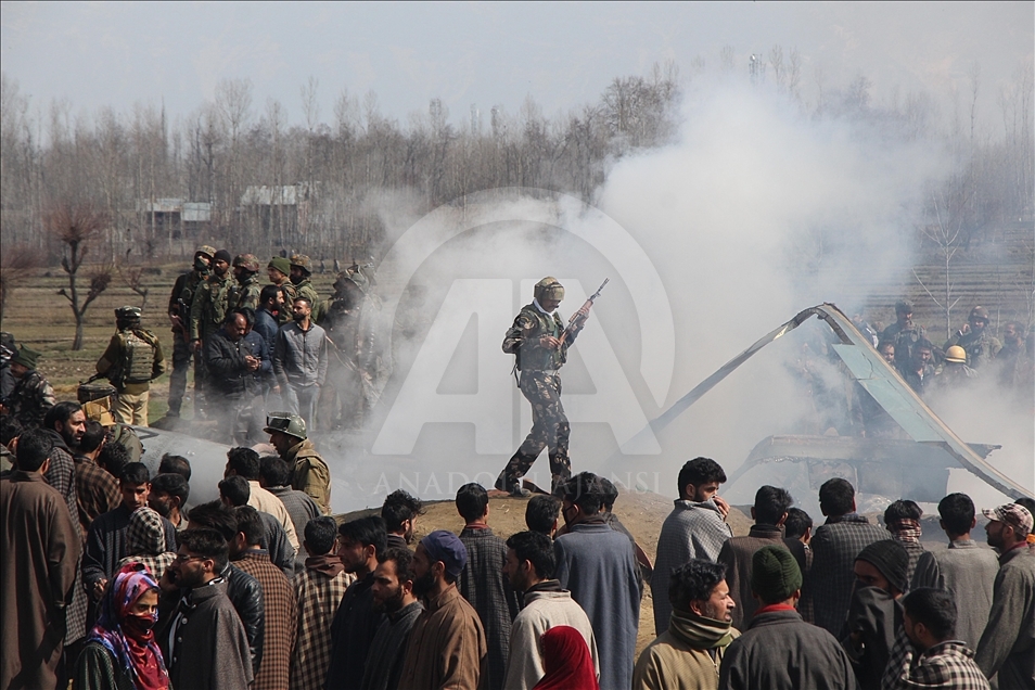 Four killed as Indian aircraft crashes in Kashmir