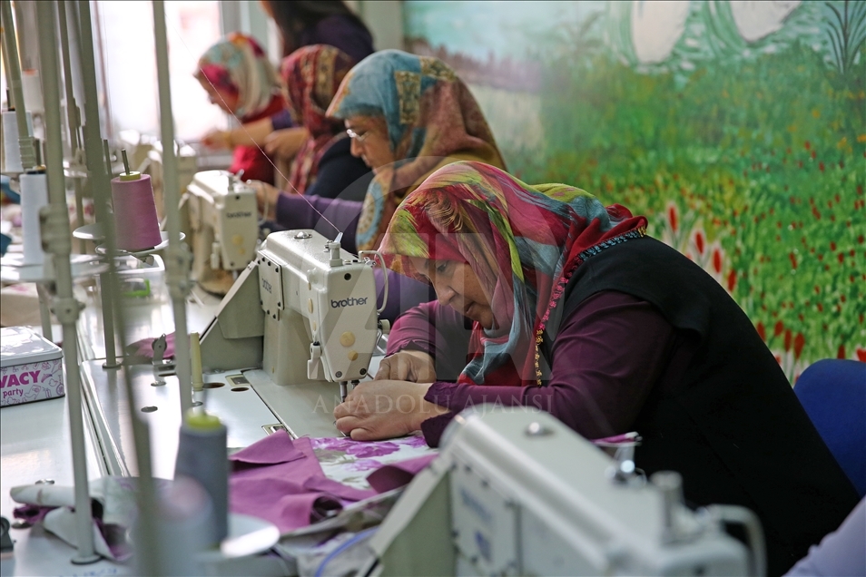 Atık tekstil ürünleri alışveriş çantasına dönüşüyor