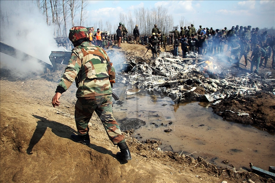 Four killed as Indian aircraft crashes in Kashmir
