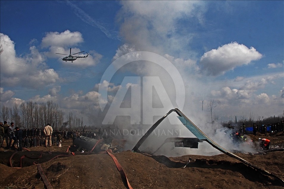 Four killed as Indian aircraft crashes in Kashmir