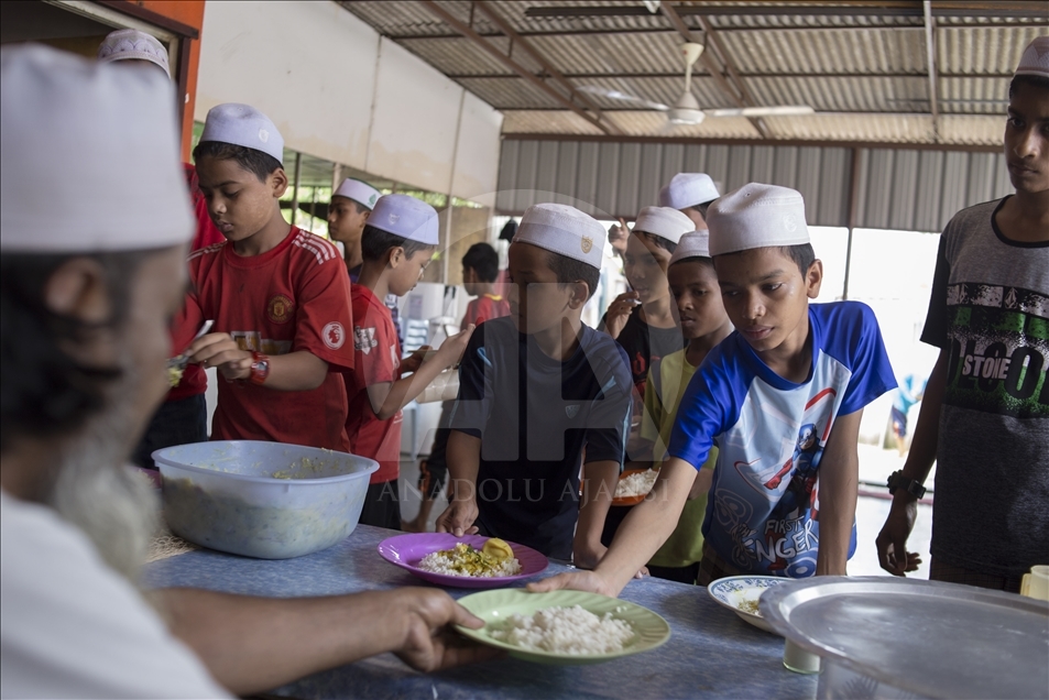 Беженцы из Мьянмы сталкиваются с проблемами в Малайзии 