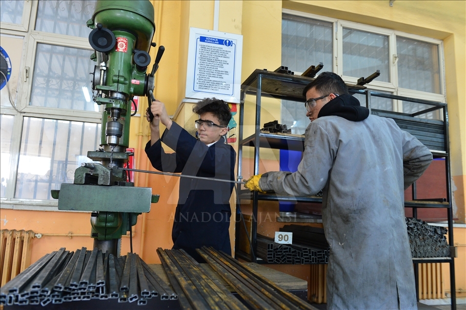 Şanlıurfa'nın fabrikalarla yarışan meslek liseleri