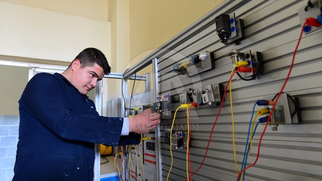 Şanlıurfa'nın fabrikalarla yarışan meslek liseleri