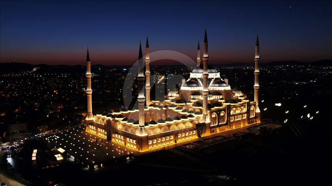 Çamlıca Camisi'nde ilk ezan okundu