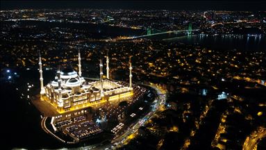 Најголемата џамија во Турција се отвори за верниците во Истанбул