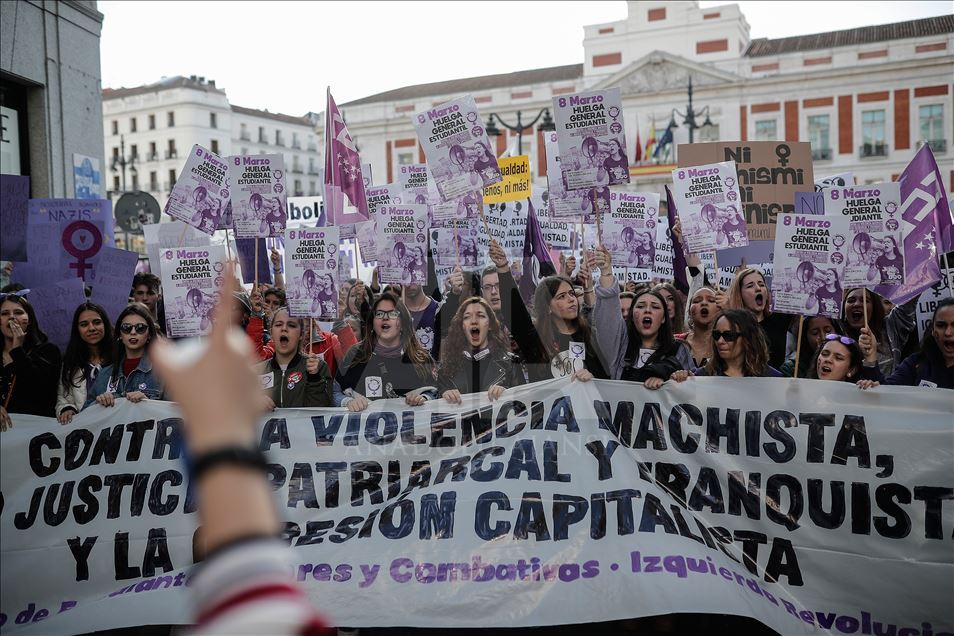 Spanjë, mijëra gra shënojnë 8 Marsin