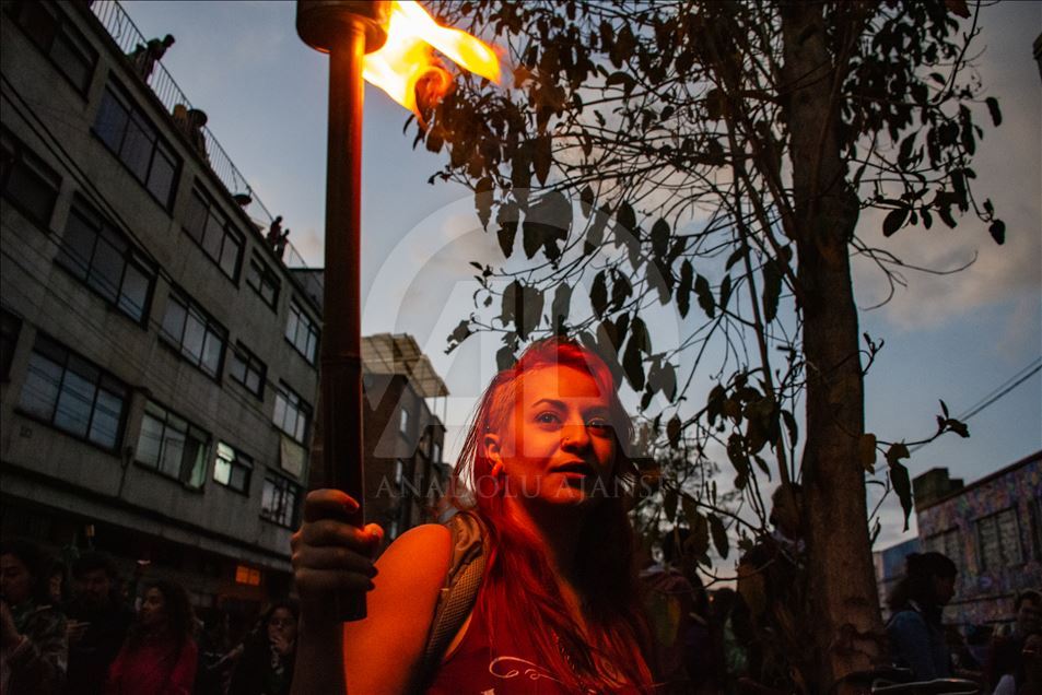 Mujeres conmemoran con marchas el Día Internacional de la Mujer en Bogotá