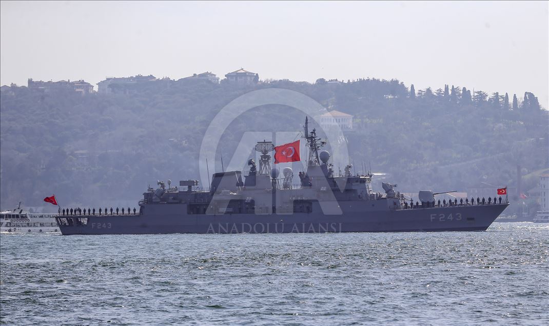 Корабли ВМС Турции прошли через Босфор

