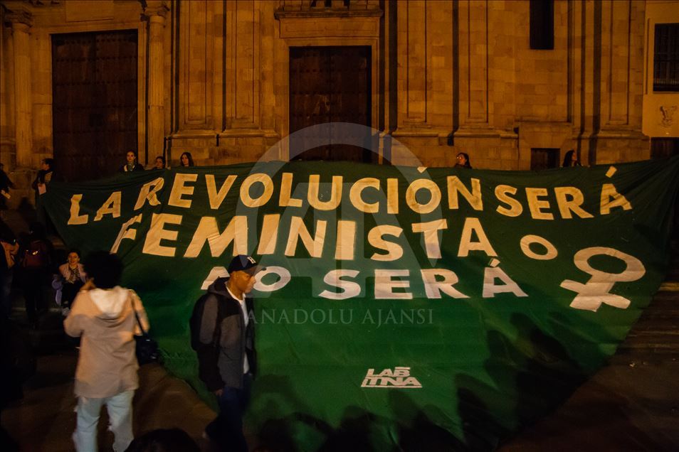 Mujeres conmemoran con marchas el Día Internacional de la Mujer en Bogotá