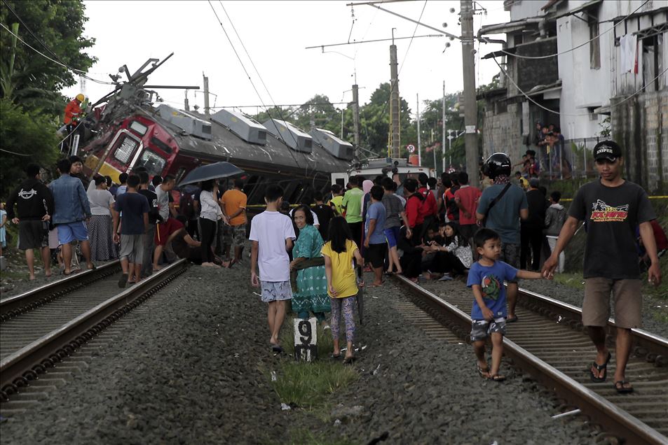 17 orang luka-luka akibat kereta anjlok di Bogor