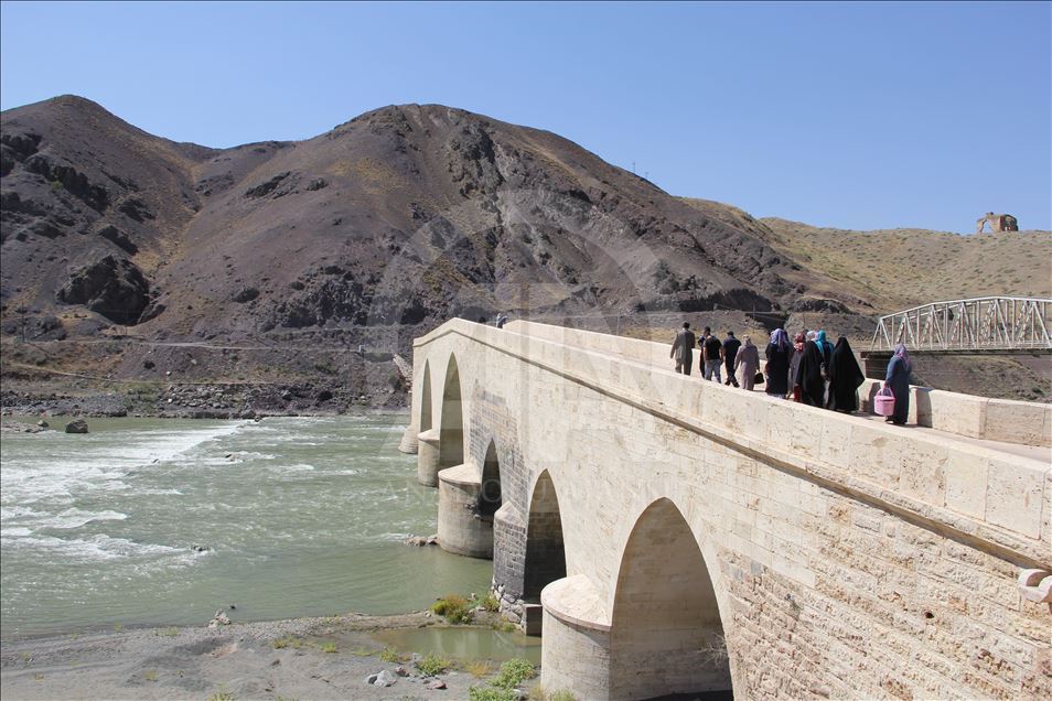 Tarihi Palu Köprüsü ziyaretçilerini bekliyor