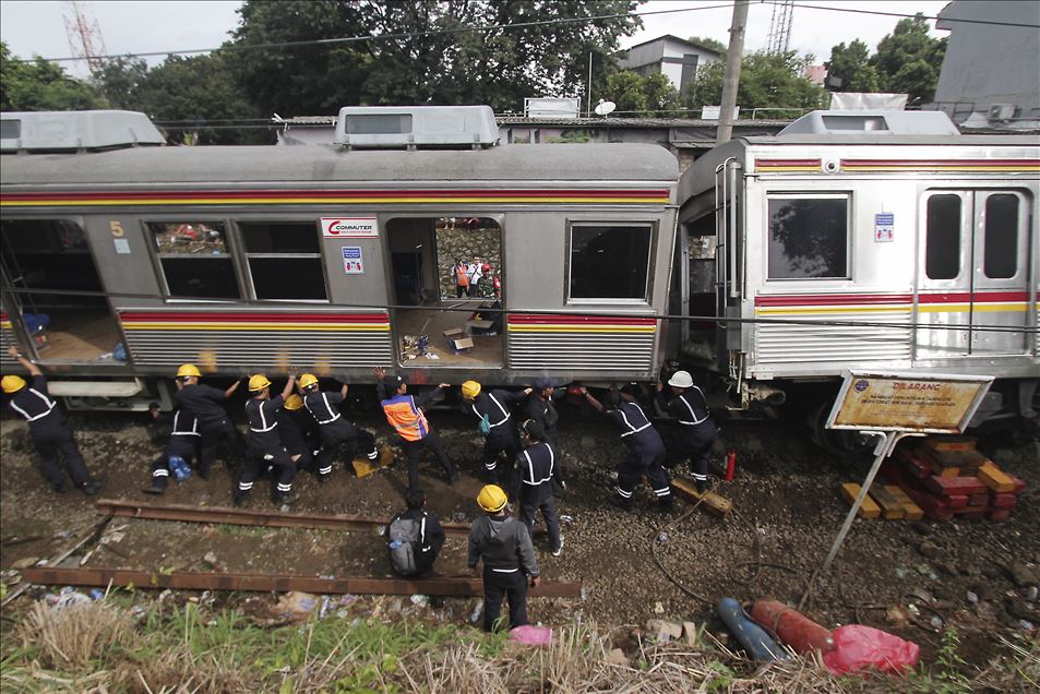 17 orang luka-luka akibat kereta anjlok di Bogor