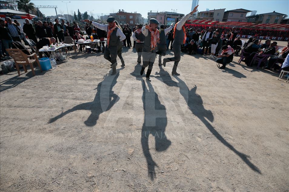 İzmir'de deve güreşi festivali