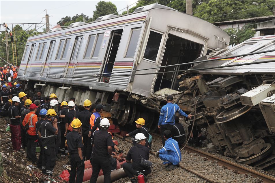 17 orang luka-luka akibat kereta anjlok di Bogor