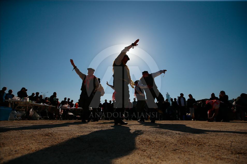 İzmir'de deve güreşi festivali