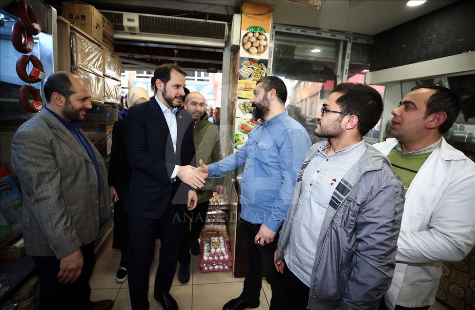 Bakan Albayrak, Üsküdar'da esnaf ziyaretinde bulundu