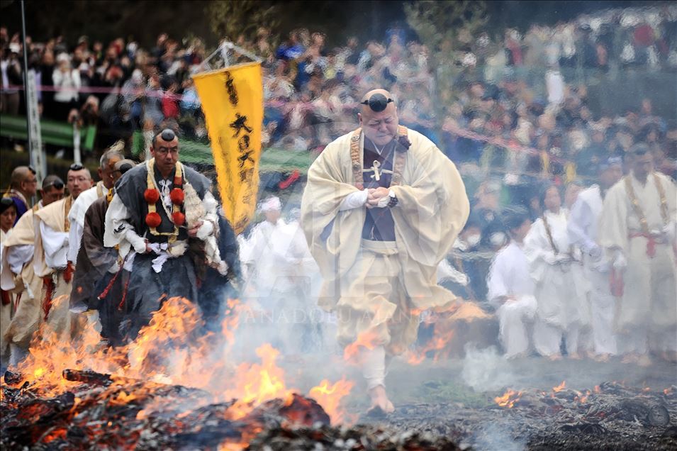 Así se vive el Festival de caminar sobre el fuego en Japón