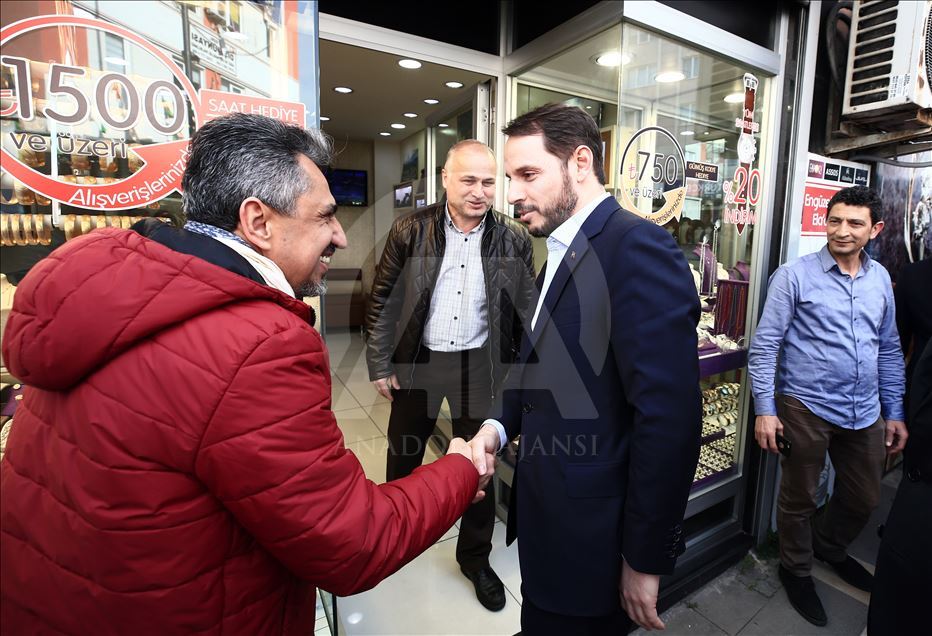Bakan Albayrak, Üsküdar'da esnaf ziyaretinde bulundu