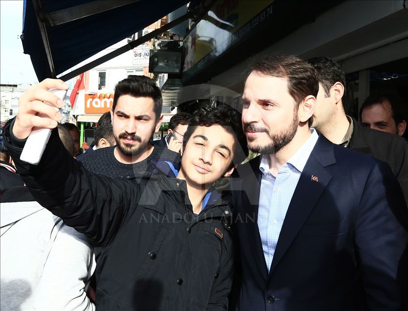 Bakan Albayrak, Üsküdar'da esnaf ziyaretinde bulundu