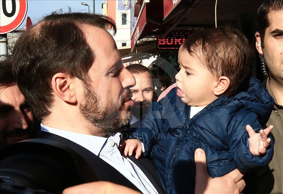 Bakan Albayrak, Üsküdar'da esnaf ziyaretinde bulundu