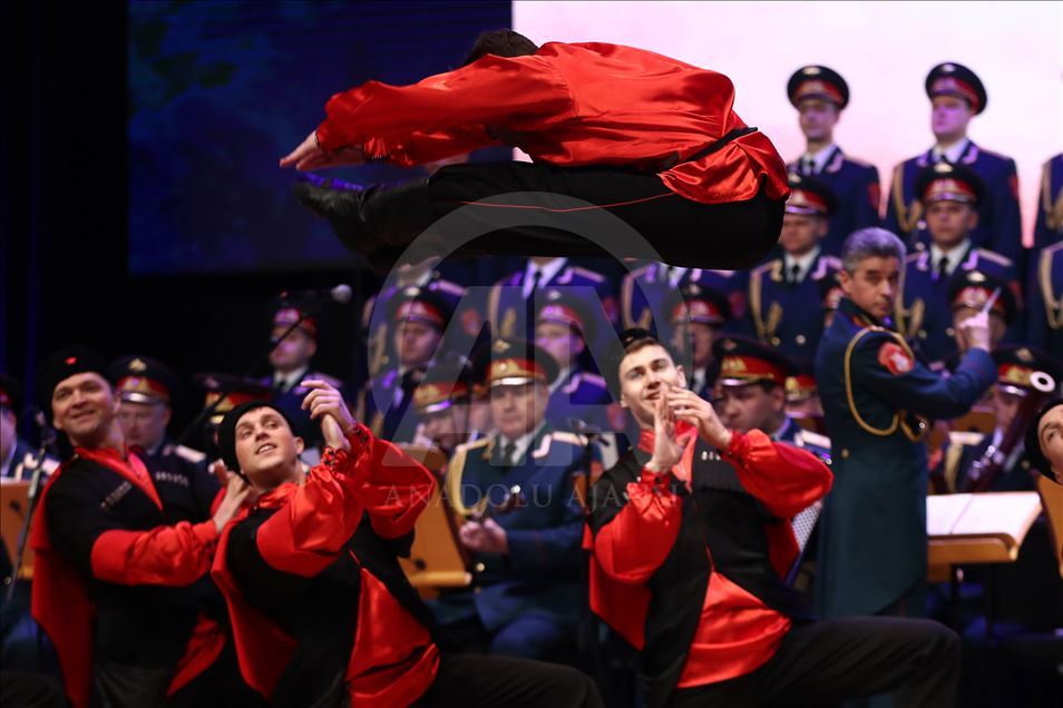 Russian Red Army Choir Performs Turkish National Anthem