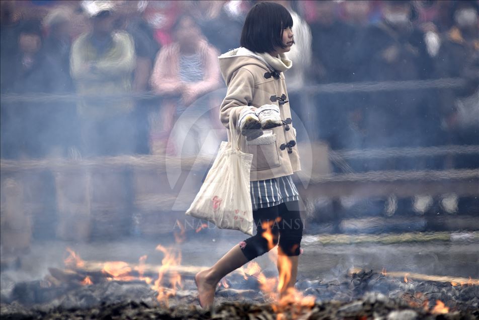 Así se vive el Festival de caminar sobre el fuego en Japón