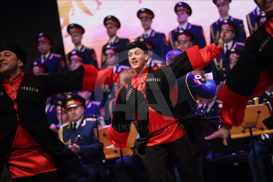 Russian Red Army Choir Performs Turkish National Anthem