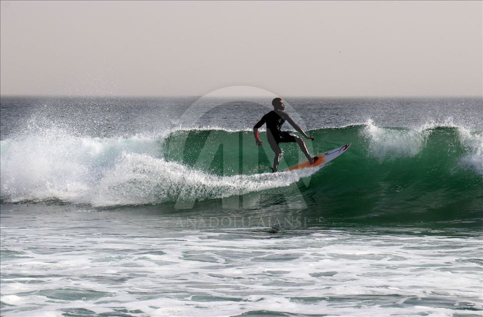 Les plages de Dakar attendent les passionnés de surf
