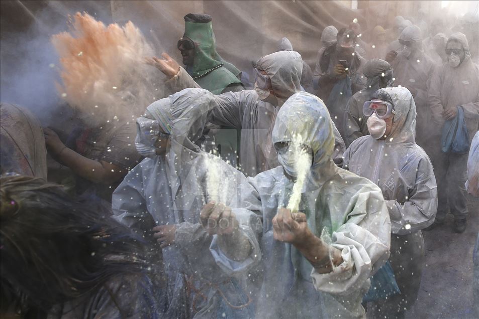 Tradisi perang tepung di Yunani