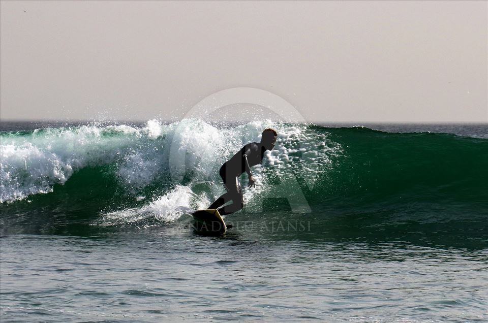 Las playas de Dakar esperan a los entusiastas del surf
