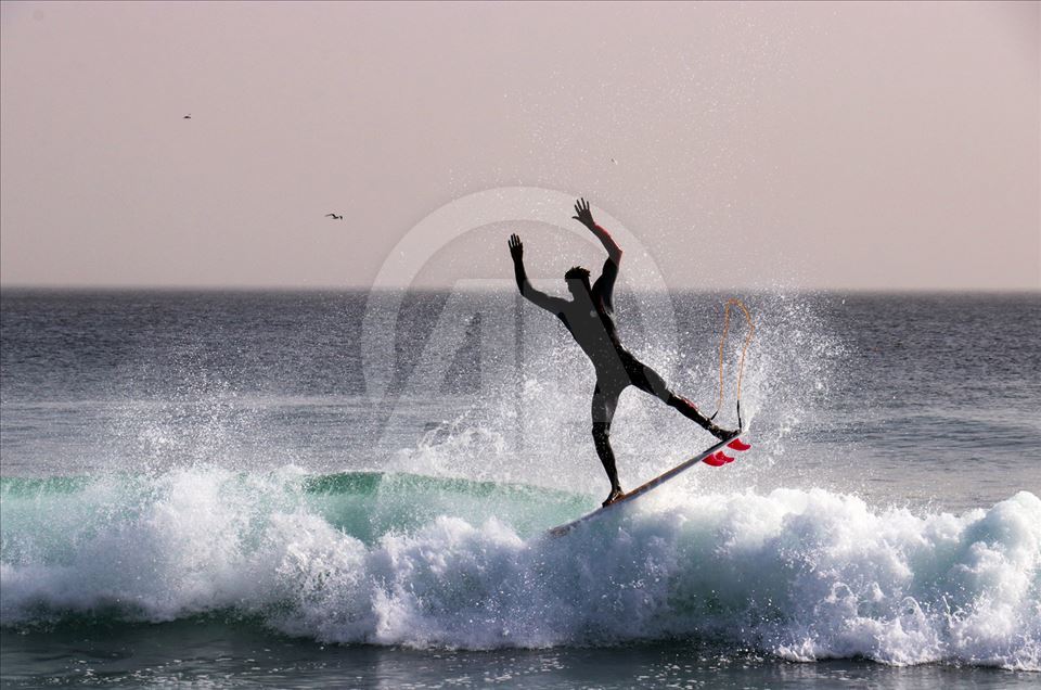 Las playas de Dakar esperan a los entusiastas del surf