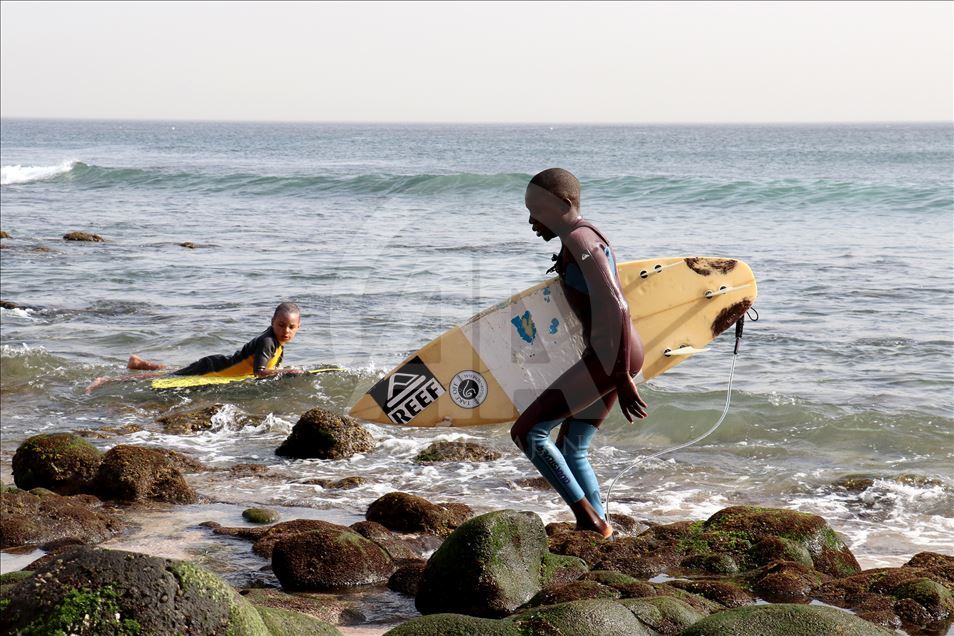 Les plages de Dakar attendent les passionnés de surf
