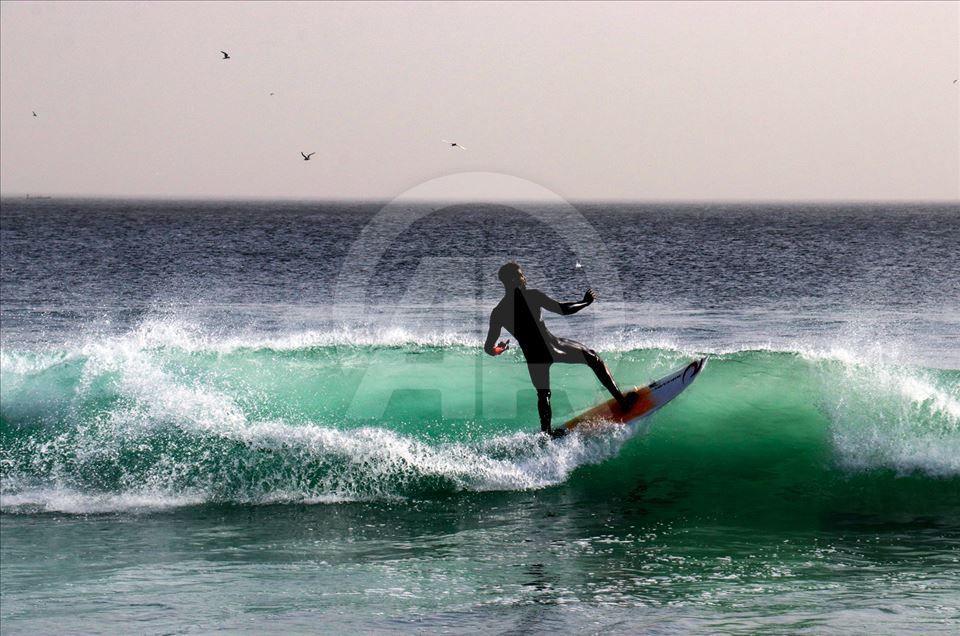 Las playas de Dakar esperan a los entusiastas del surf