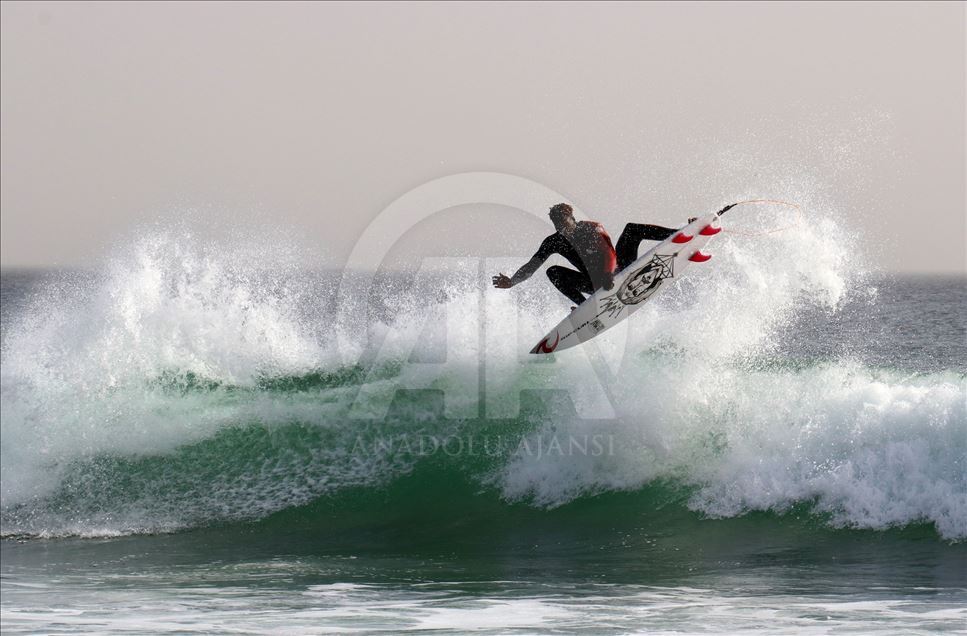 Surfing in Dakar shores
