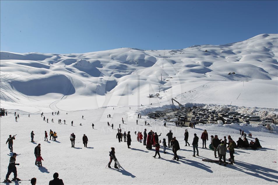 استقبال دوستداران ورزش‌های زمستانی از پیست اسکی حکاری ترکیه
