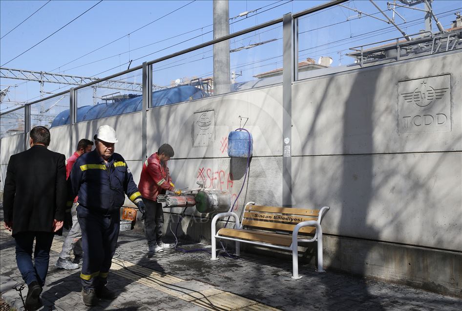 Ankara'da akaryakıt yüklü trenin raydan çıkması