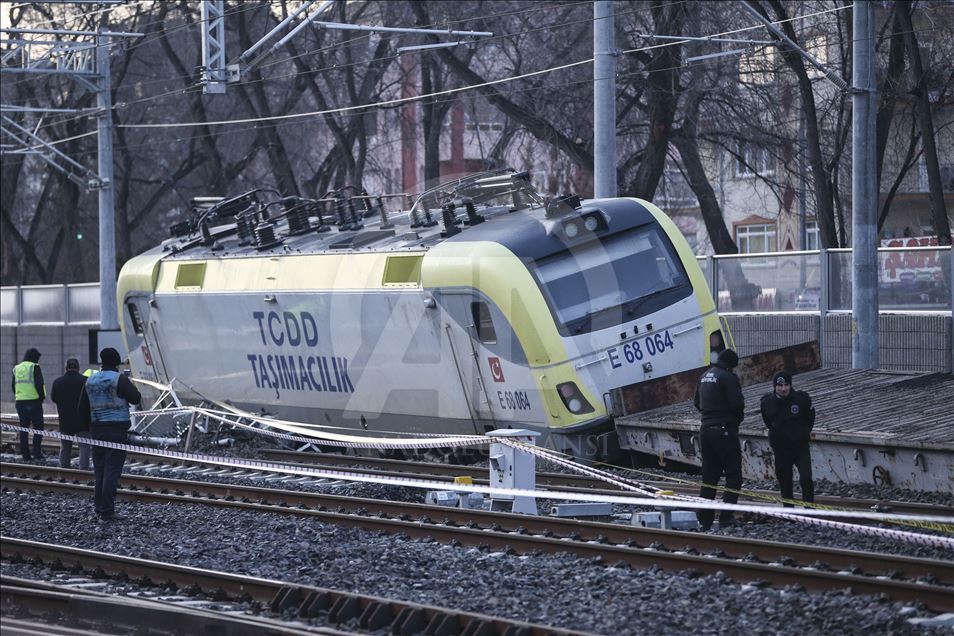 Ankara'da akaryakıt yüklü tren raydan çıktı