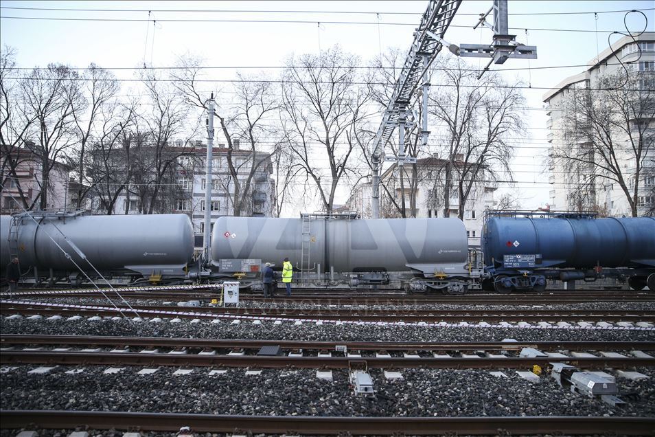 Ankara'da akaryakıt yüklü tren raydan çıktı