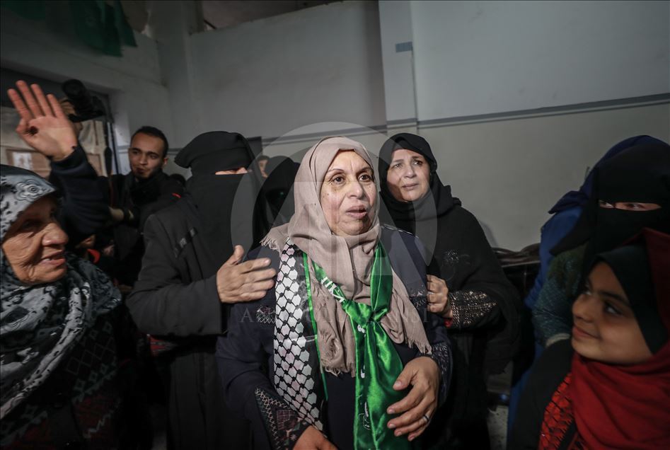 İsrail Gazzeli yaşlı kadını 2 yıl sonra serbest bıraktı

