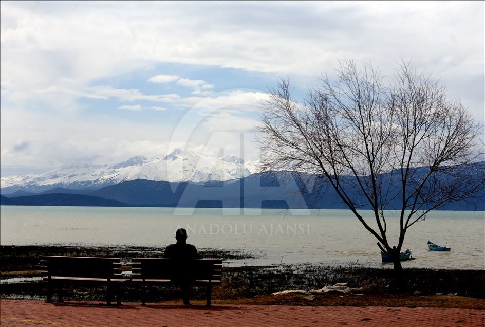 Anamas Dağları’na baharda kar yağdı