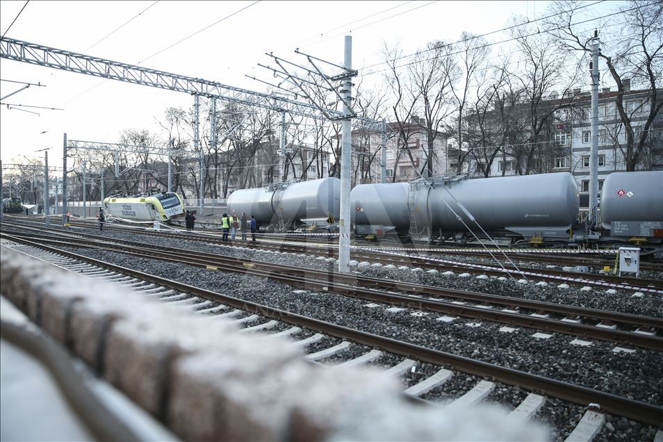 Ankara'da akaryakıt yüklü tren raydan çıktı