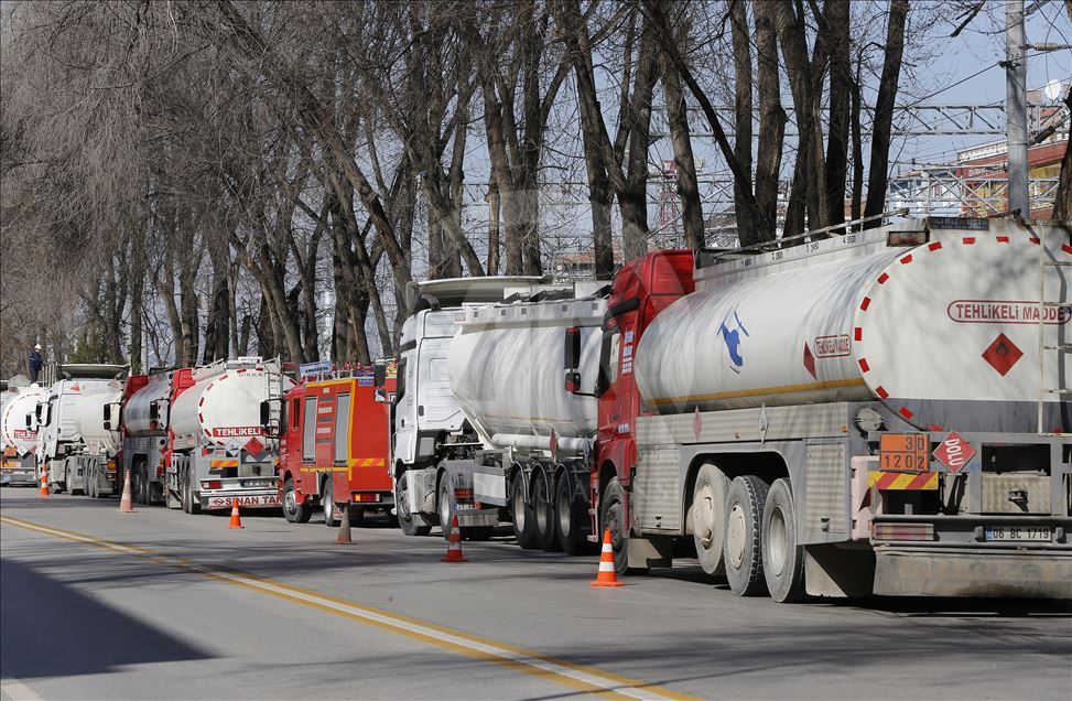 Ankara'da akaryakıt yüklü trenin raydan çıkması