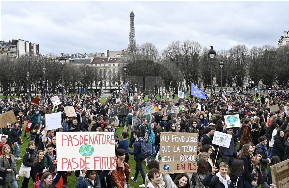 Paris'te iklim protestosu