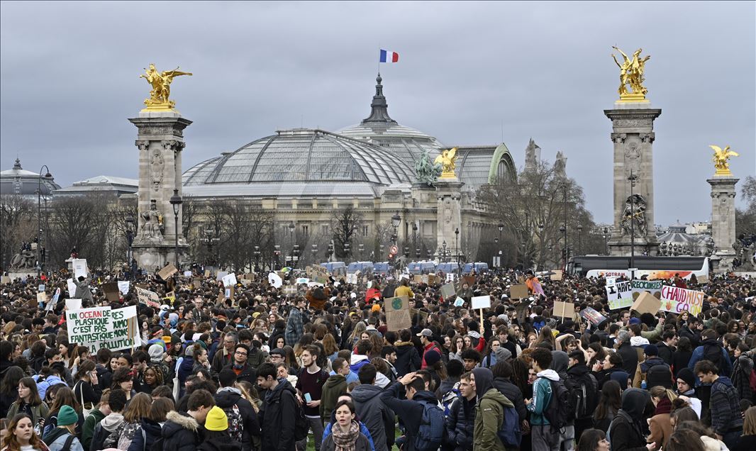Paris'te iklim protestosu